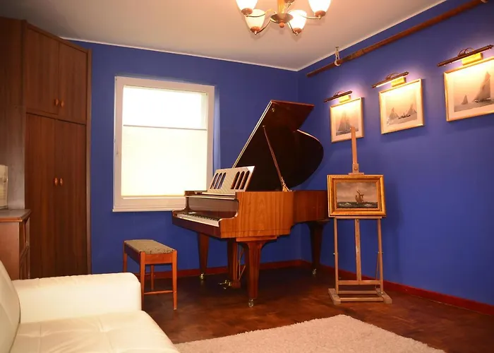 Dark Amber- 3 Grand Piano شقة سفينويتشي