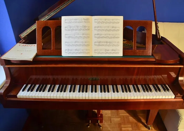 Dark Amber- 3 Grand Piano شقة سفينويتشي